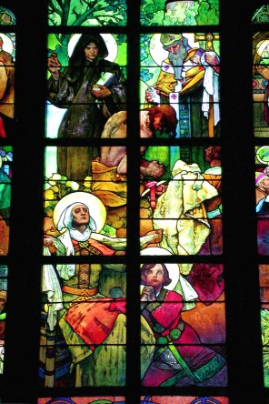슬라브인들에게 복음을 전하는 성 벤체슬라오와 성녀 루드밀라_디테일2_by Alphonse Mucha_photo by Slices of Light_in the Cathedral of St Vitus in Prague_Czech.jpg